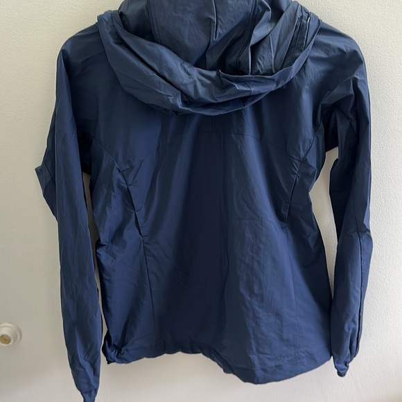 Women's North Face Jacket - Picture 3 of 6